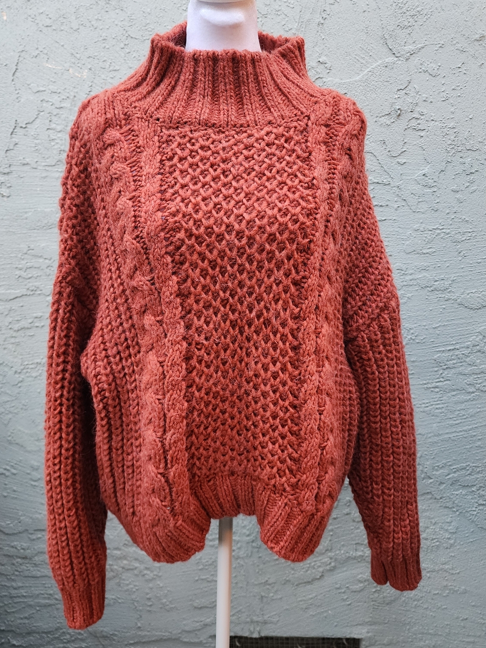 Women's Chunky Cable Knit Sweater - Rust